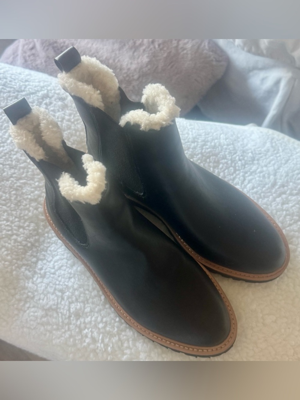 New! J. Crew Lug Sole Black Shearling-Lined Chelsea Boot -Read - Picture 3 of 4